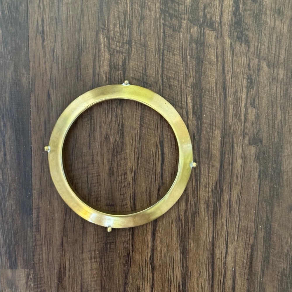 Banana Republic bangle in gold
